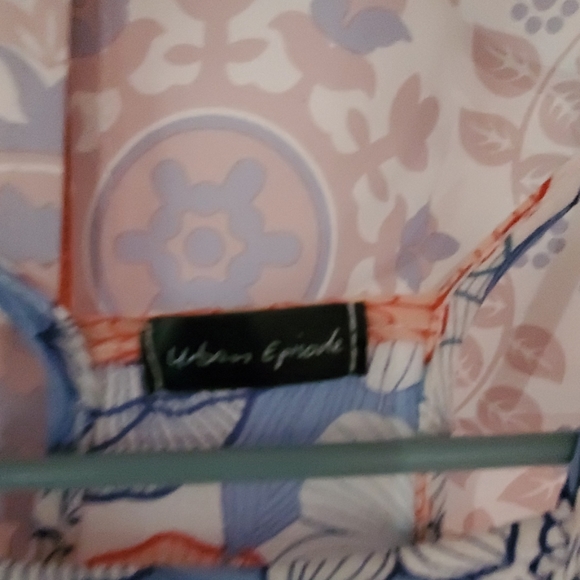 Urban Episode Tank - Picture 2 of 3